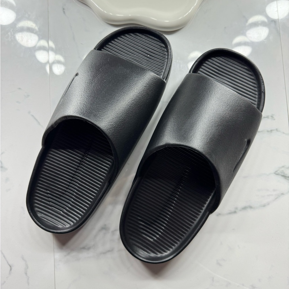 Nike Slides - Picture 2 of 5
